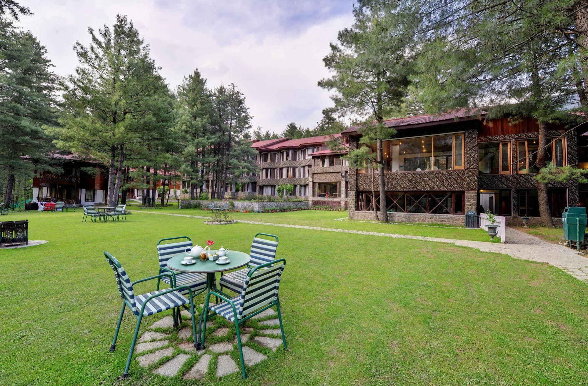 Hotel Senator Pine N Peak Pahalgām Exterior foto